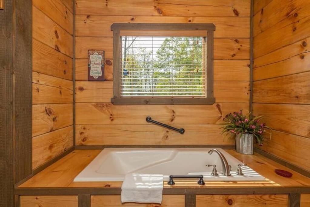 The Appalachian - Your Pigeon Forge Dream Cabin เซอเวียร์วีล ภายนอก รูปภาพ
